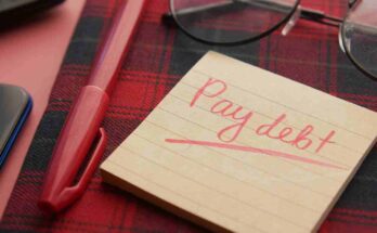 Debt note representing the debt snowball method and debt repayment
